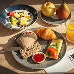 - The Niu, Dwarf Schoeneberg By Ihg Hotel