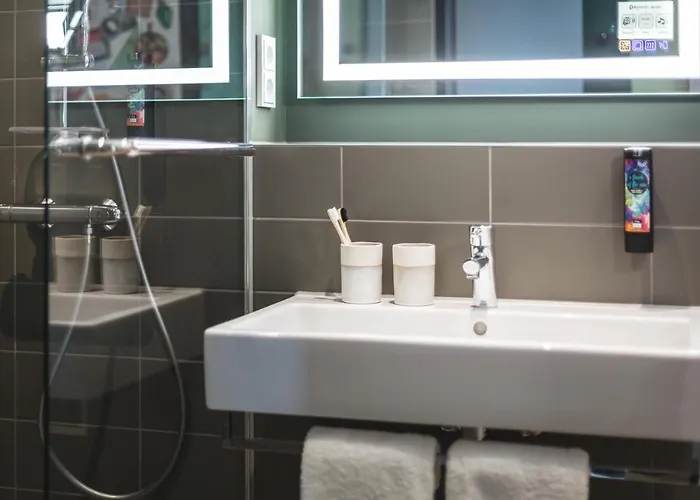 - The Niu, Dwarf Schoeneberg By Ihg Hotel 3*